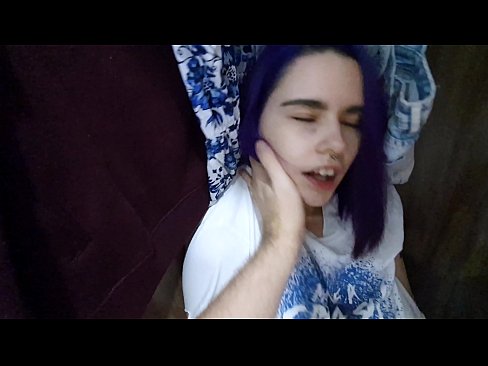 ❤️ Хоҳарамро дар ҷевон ёфт ва ба ӯ кӯмак кард ❌ Видео мақъад дар мо ❌️❤